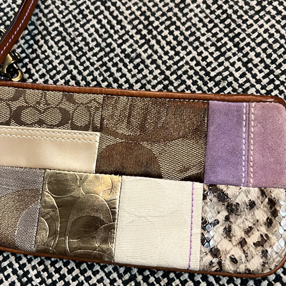Coach women wristlet - Picture 3 of 6